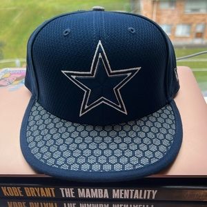 Dallas Cowboys New Era Hat 7 3/8 MINT
